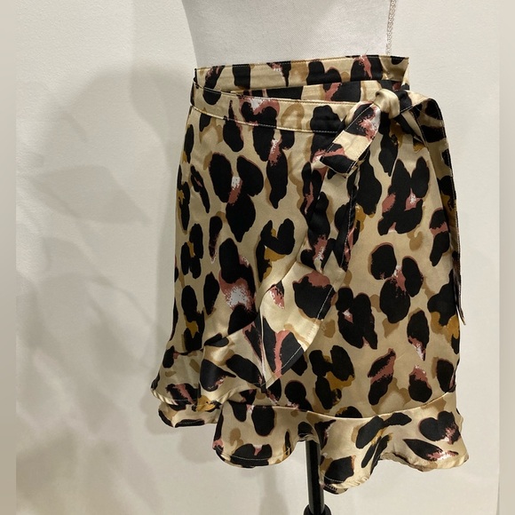 Cheetah print wrap mini skirt size 6 - Picture 3 of 6